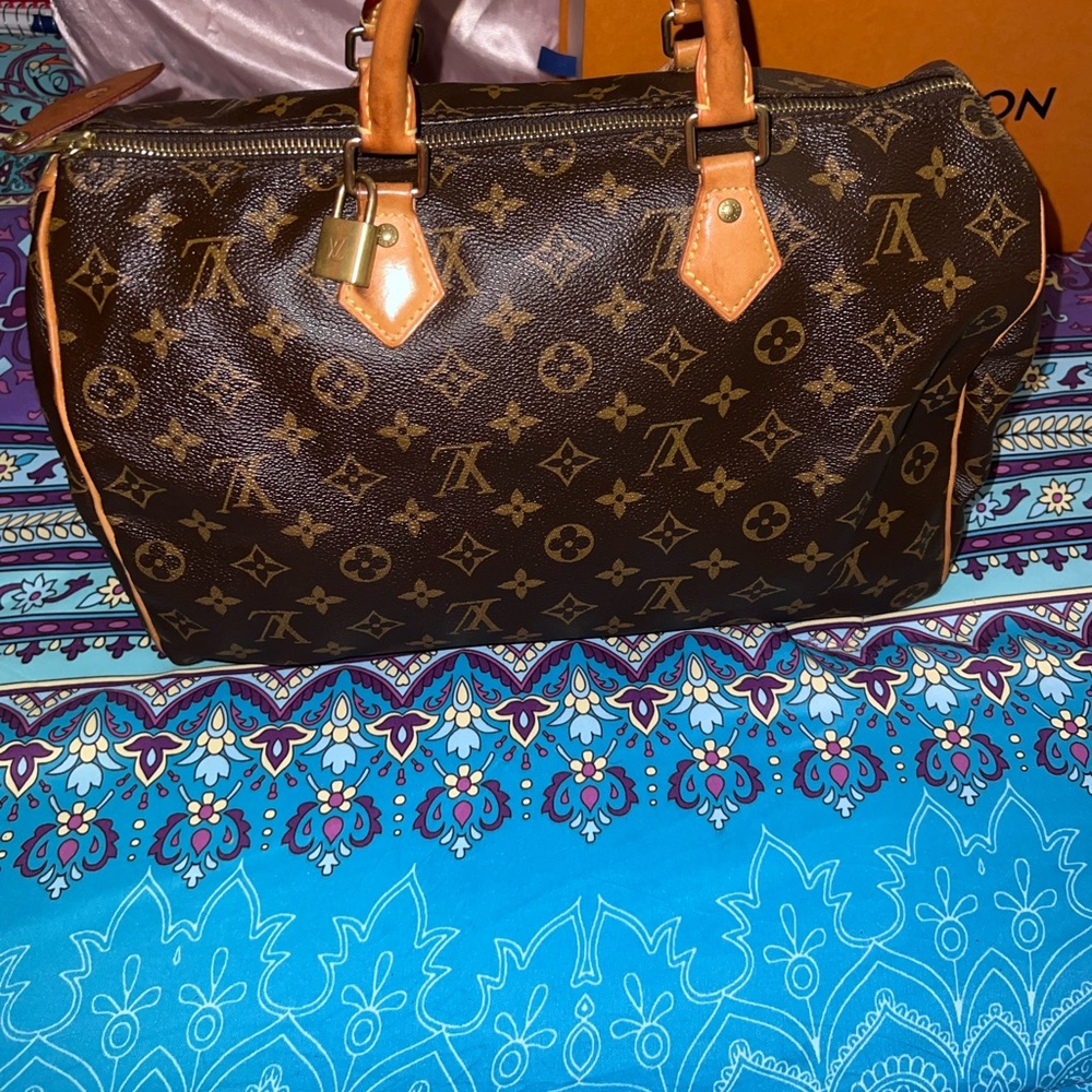 Beautiful Louis Vuitton Speedy 35, Monogram🤎💛